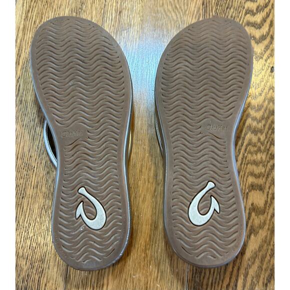 Olukai Huawai Leather Thong Sandal in Bubbly Metallic Gold Measures Sz 11.5 - Picture 4 of 6